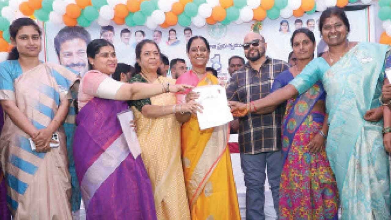 1,659 Indiramma house beneficiaries get papers