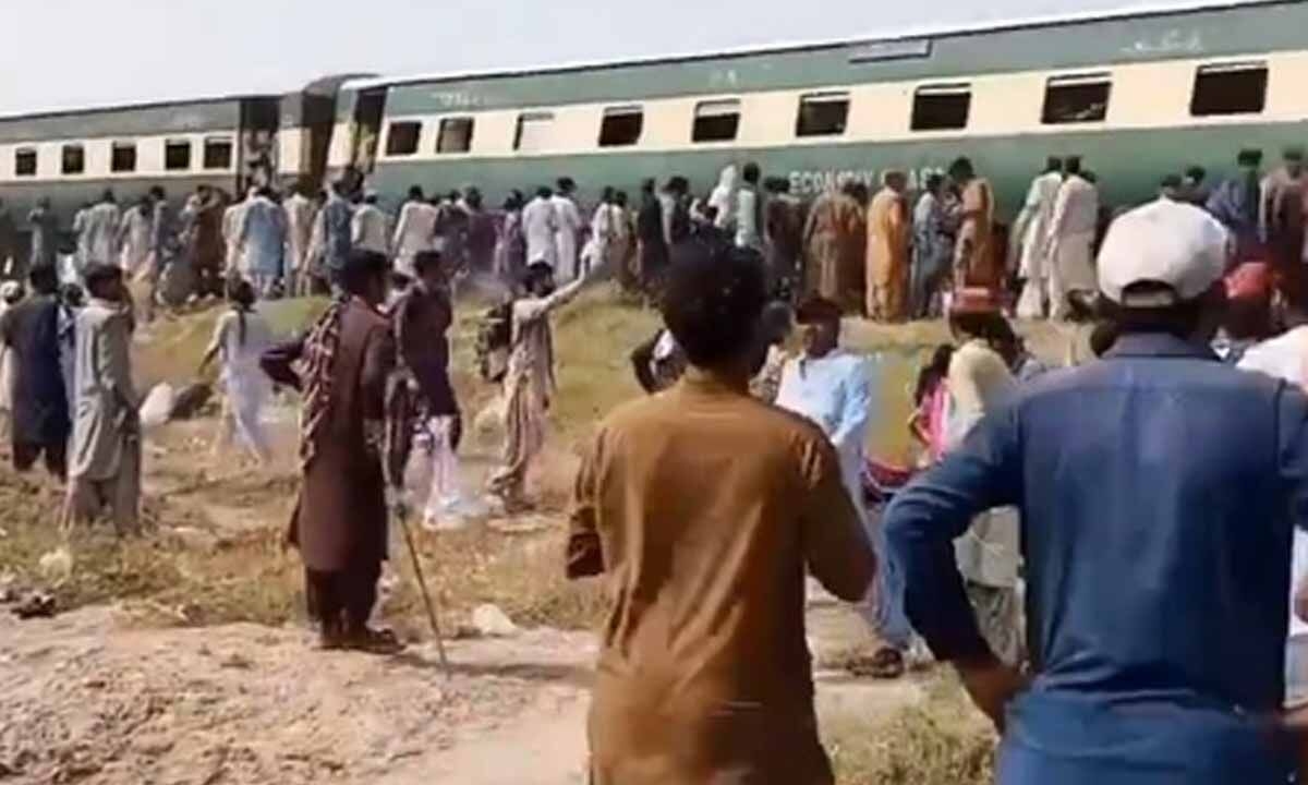 Six coaches of Jaffar Express derail after explosion in Pakistan's Balochistan