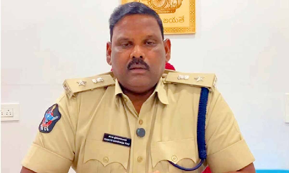 Ambati booked for obstructing police