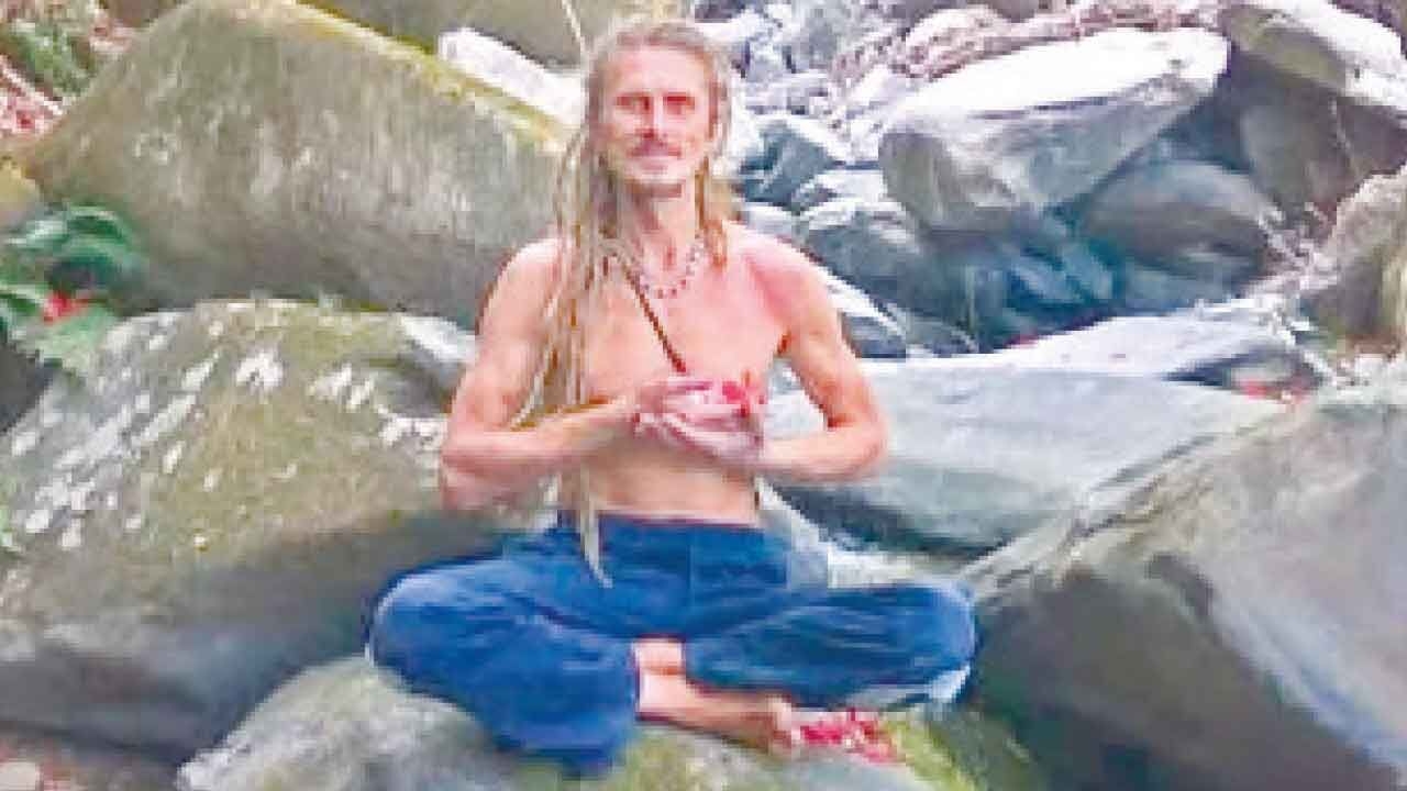 Russian soldier's final rites held in Gokarna Temple