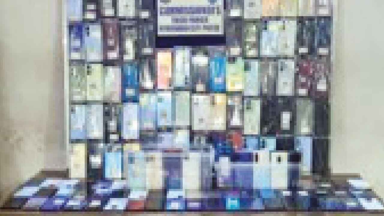 3 thieves arrested, six stolen phones recovered