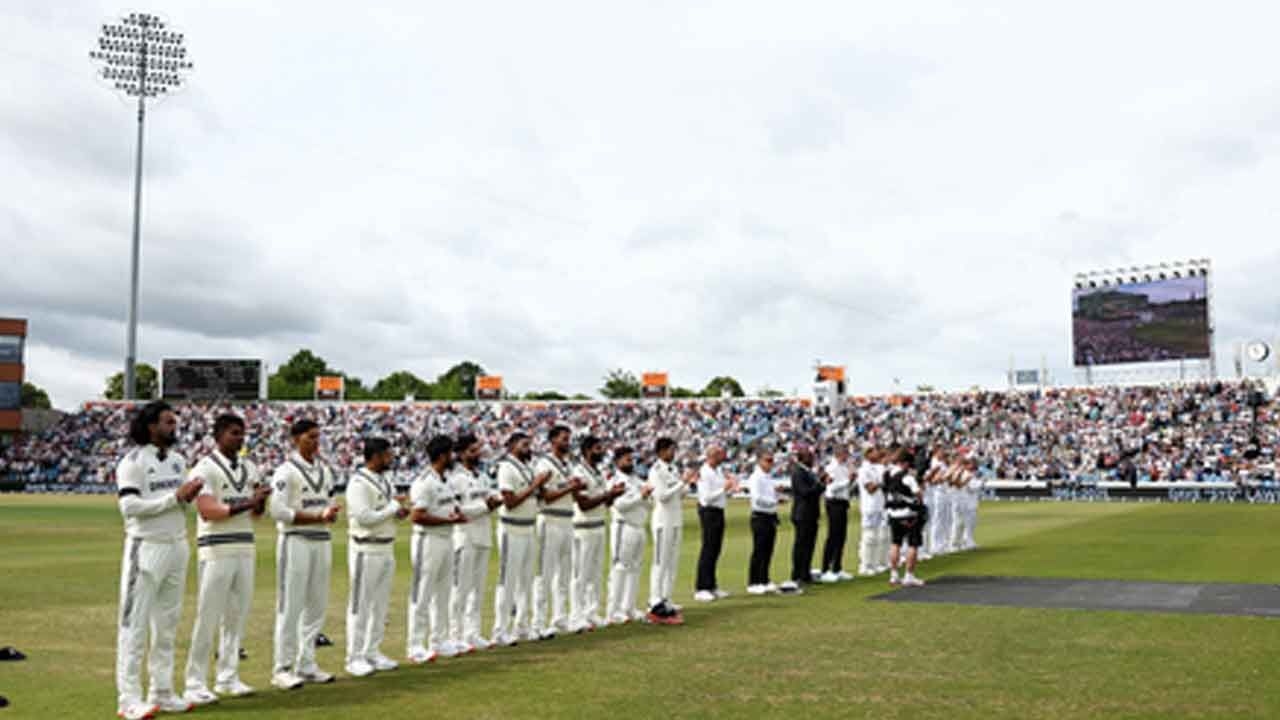 1st Test: India, England players wear black armbands to pay respect to David Lawrence