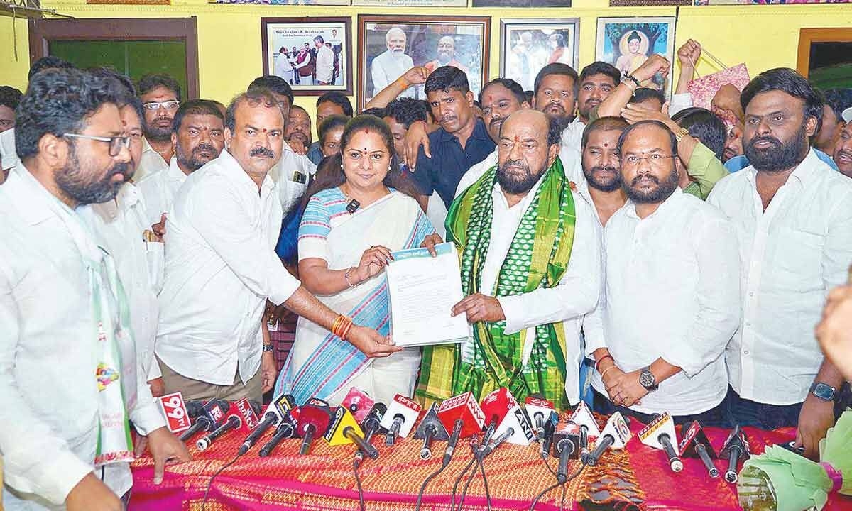 BJP MP Krishnaiah urges BCs to support Kavitha in ‘Rail Roko'