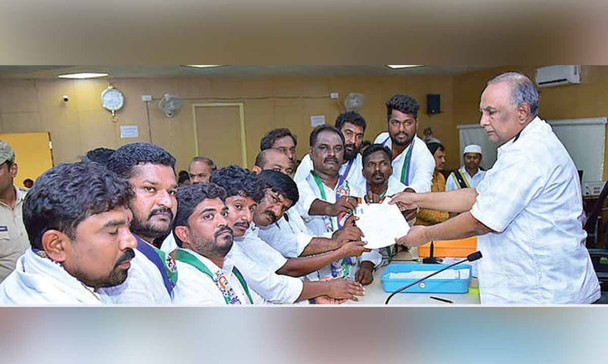 YSRCP stages ‘Yuvatha Poru' protest, demands job promises fulfillment
