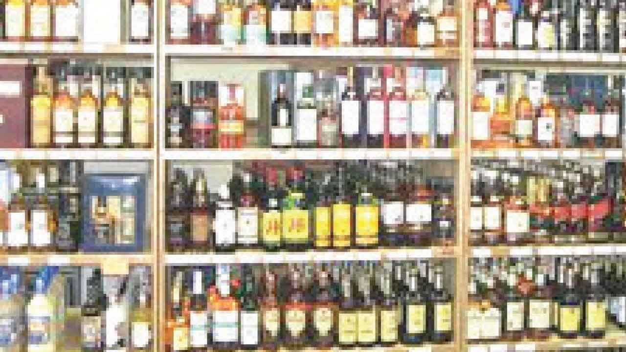 Karnataka halves excise licence renewal fees