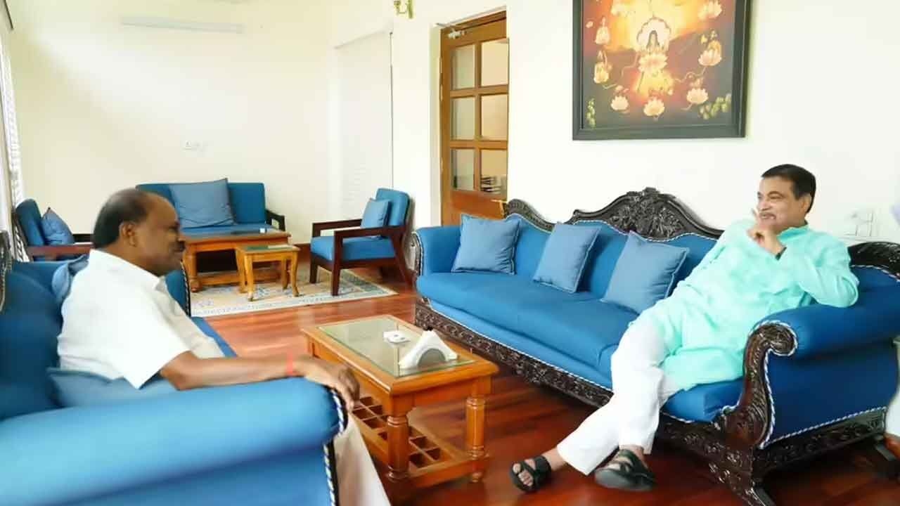Kumaraswamy and Gadkari Discuss Karnataka's infrastructure future