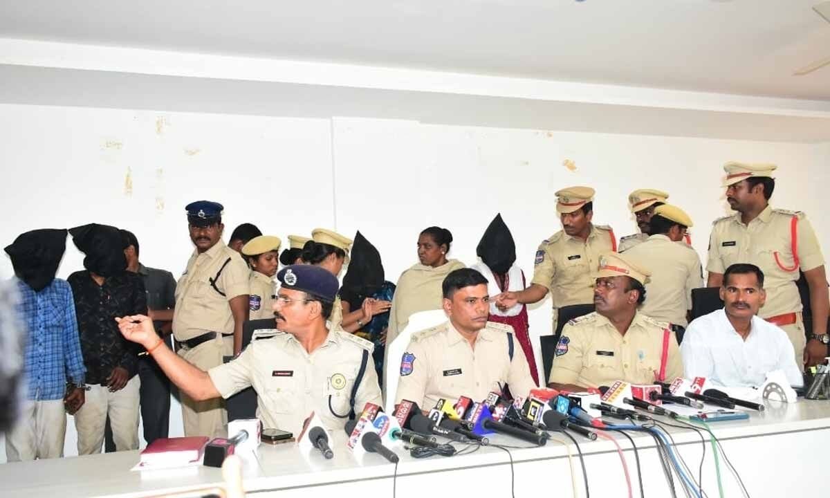 "Wife, Lover Orchestrate Chilling Honour Killing in Jogulamba Gadwal – 8 Arrested in Swift Police Crackdown"