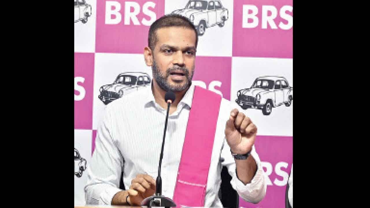 BRS leader threatens indefinite hunger strike over pending Rythu Bandhu funds