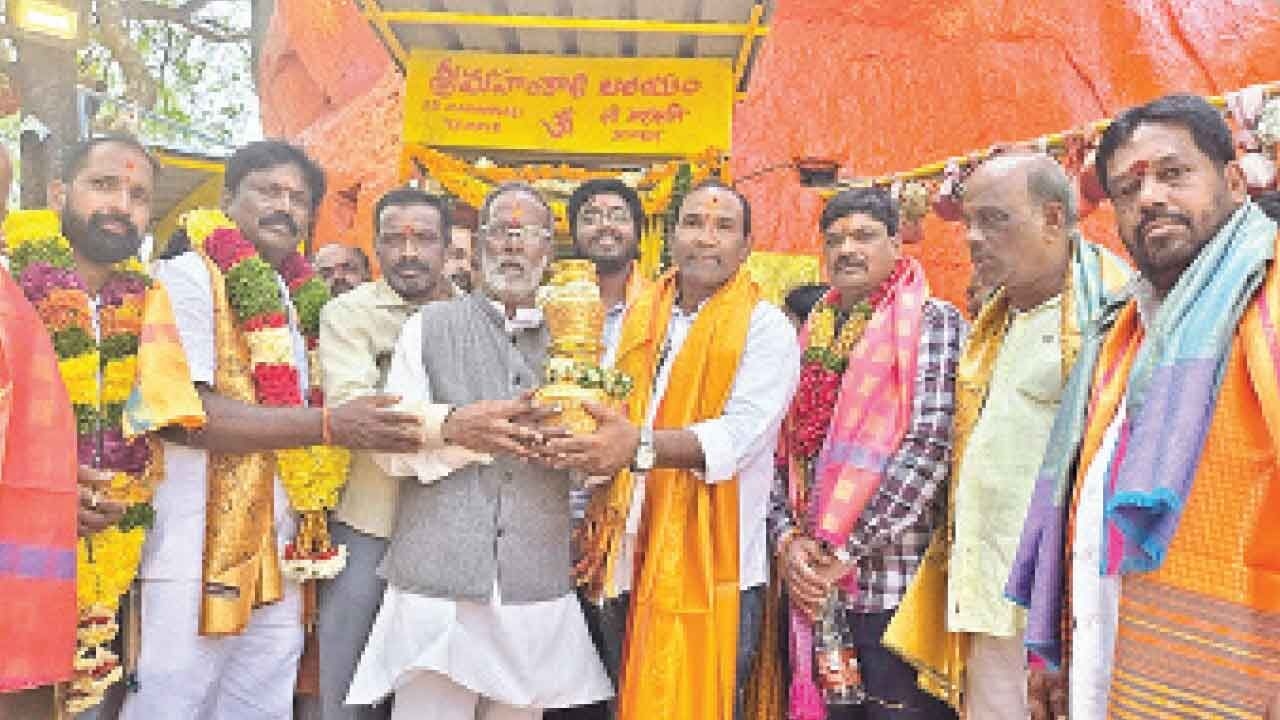 Bangaru Bonam presented to deity at Golkonda temple