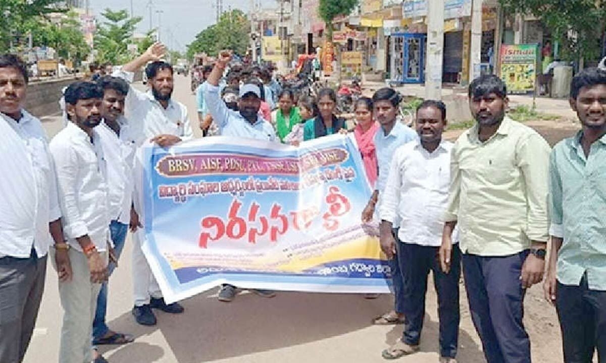 Major protest marks fee exploitation by private schools