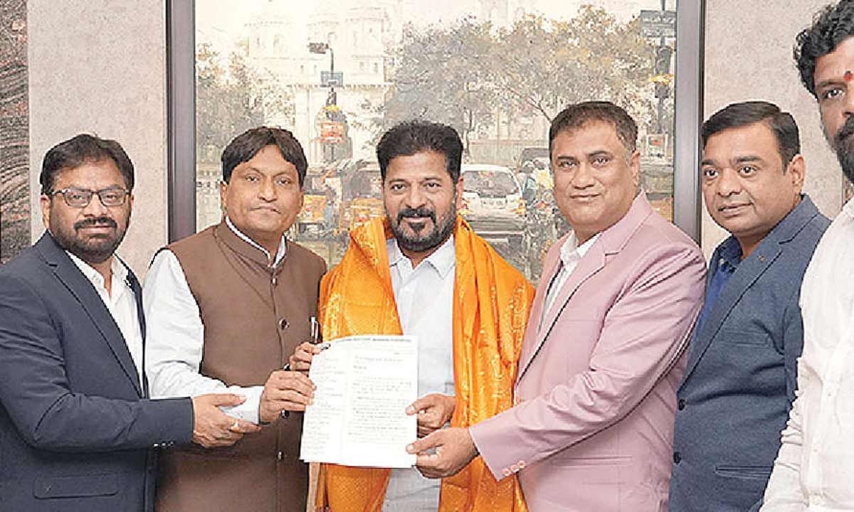 THCAA members meet CM, seek advocates housing society at Rjnr