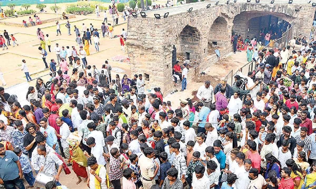 Bonalu festivities: Thousands throng Golkonda Fort