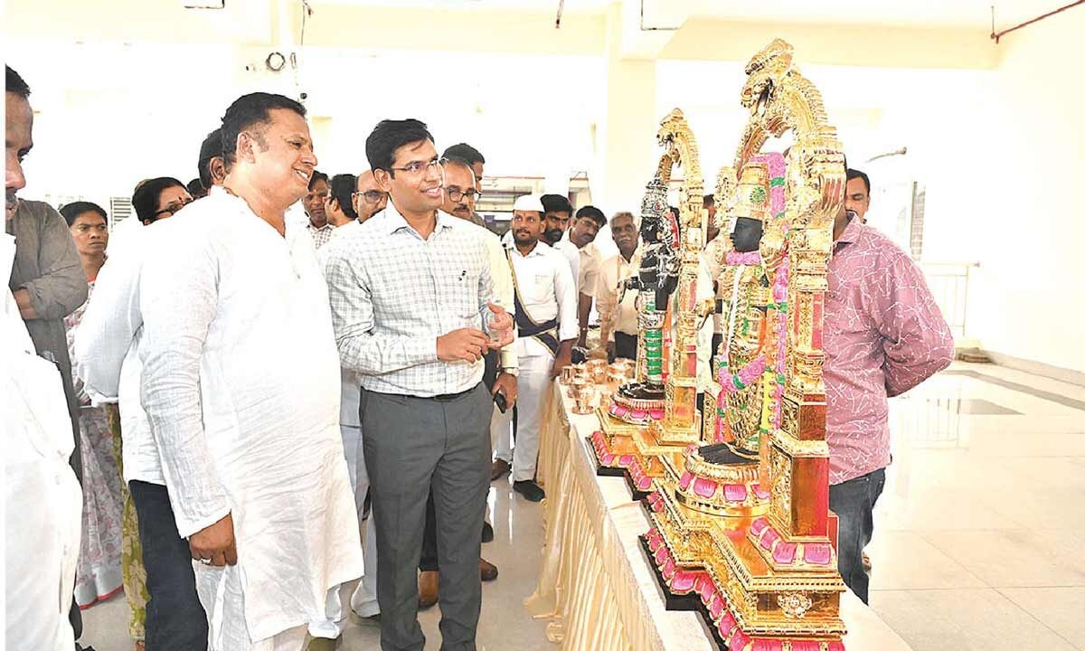 Handicrafts need stronger support for livelihoods: Collector