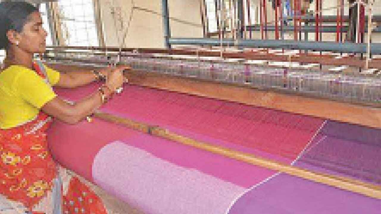 Govt sanctions Rs 33 crore loan waiver for handloom weavers