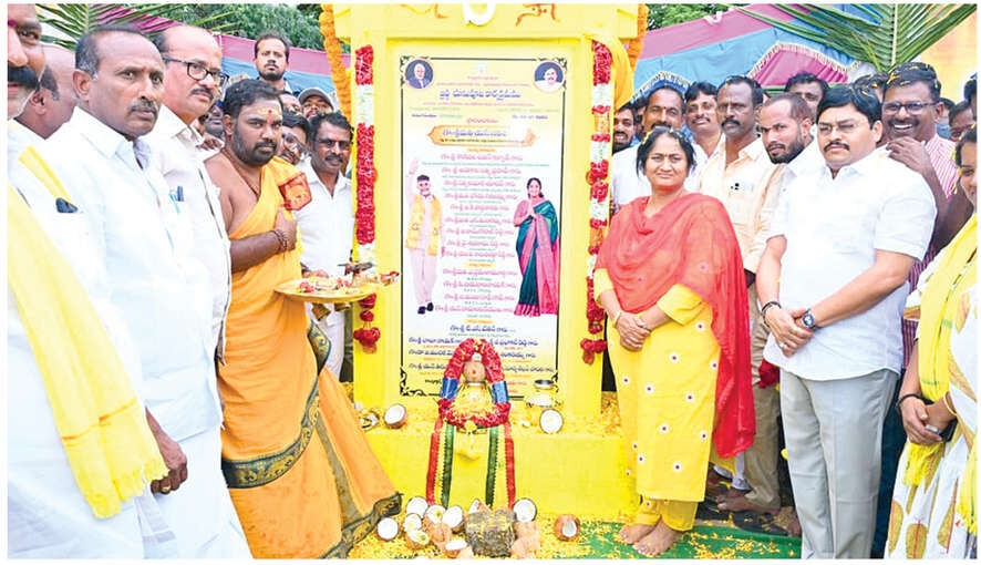 Minister lays foundation for bridge over Chitravathi river