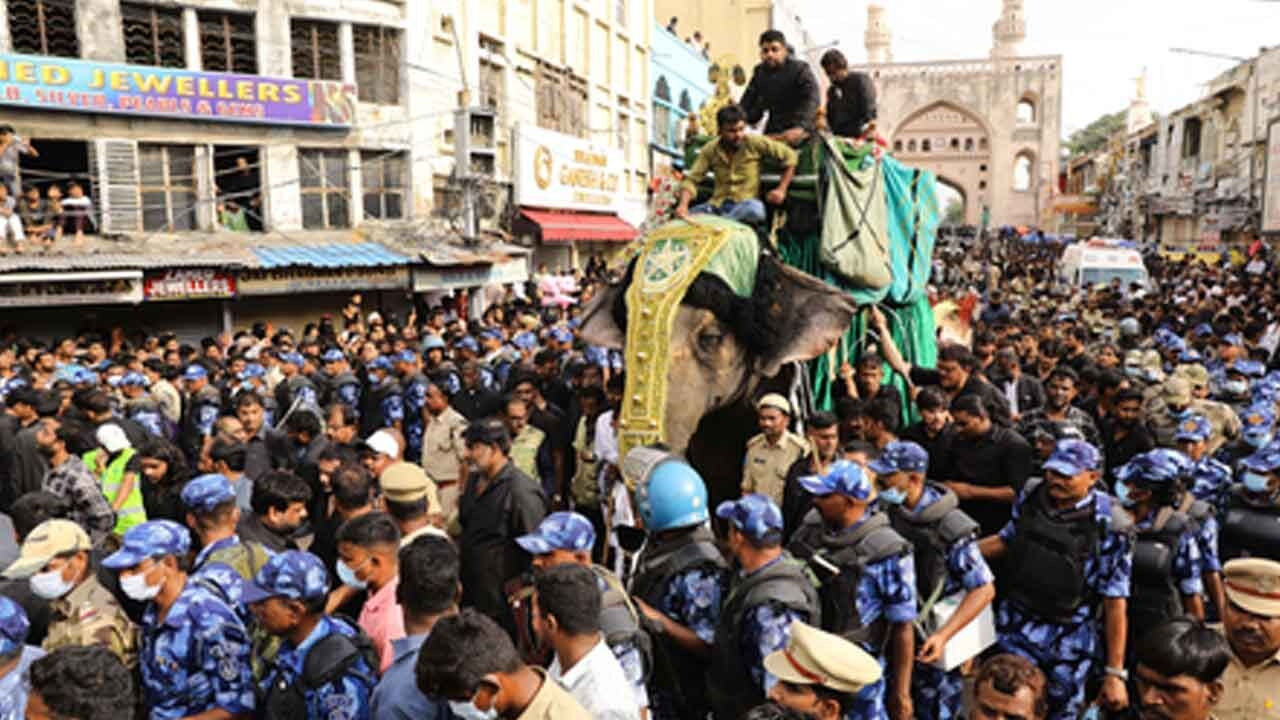 ‘Bibi-Ka-Alam' passes off peacefully in Hyderabad