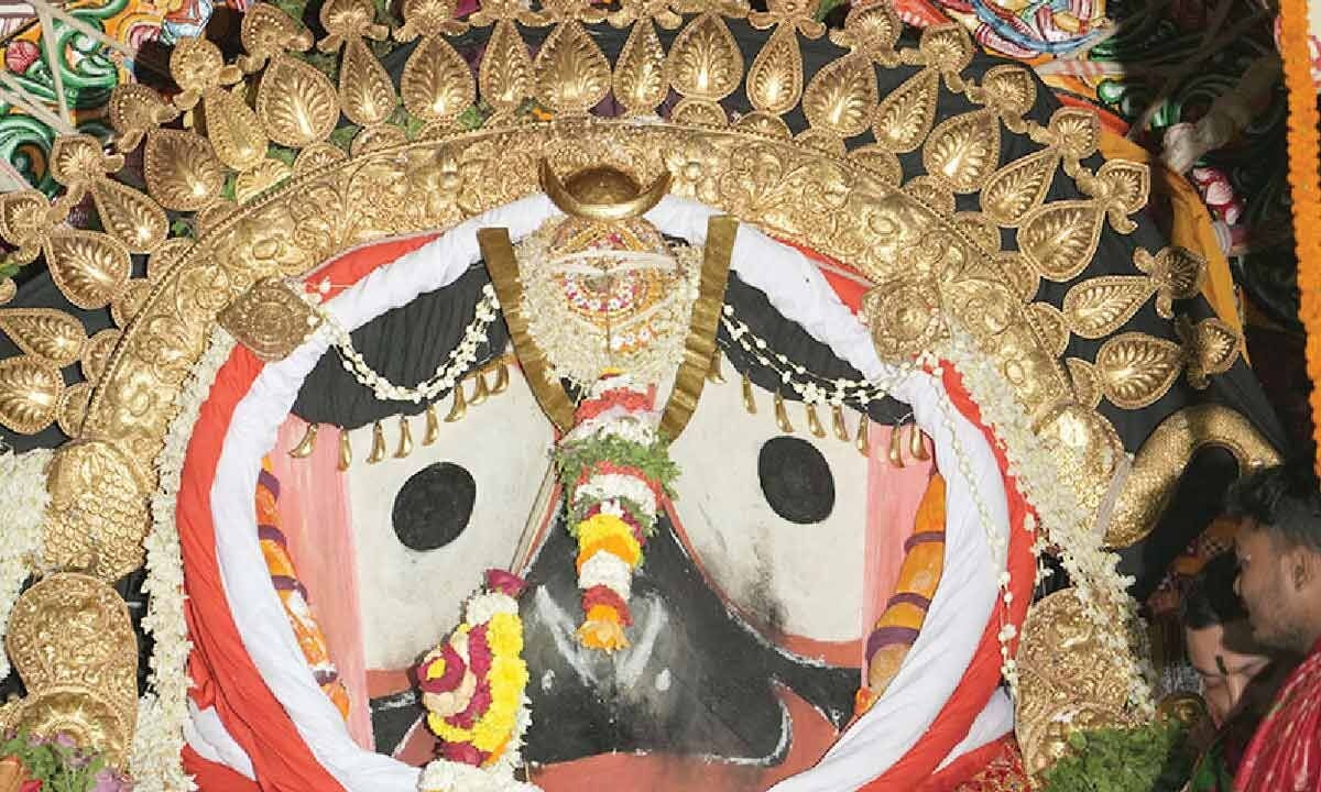 Puri witnesses huge inflow of devotees for ‘Suna Besha'
