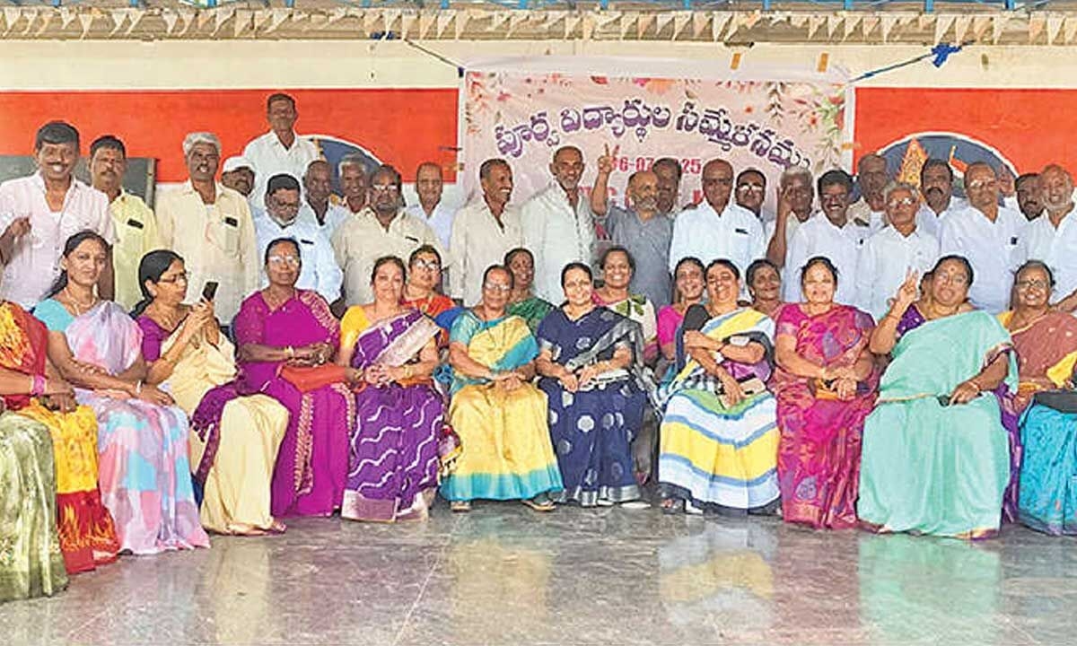 1980 batch alumni reunion in Valmikipuram