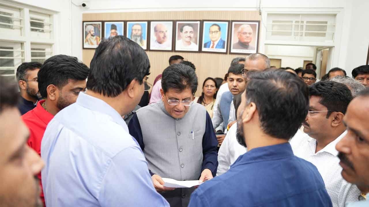 Citizens give enthusiastic response to MP Piyush Goyal's Janata Darbar