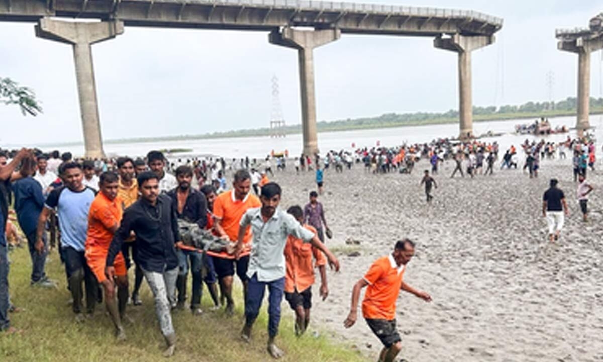 Survivors recall horror as Gambhira-Mujpur bridge collapses in Gujarat's Vadodara
