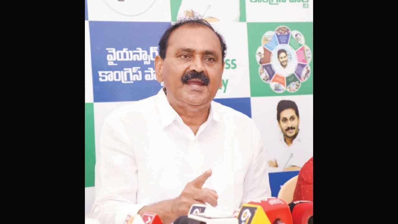 Bhumana refutes Bandi Sanjay's charge on non-Hindus in TTD