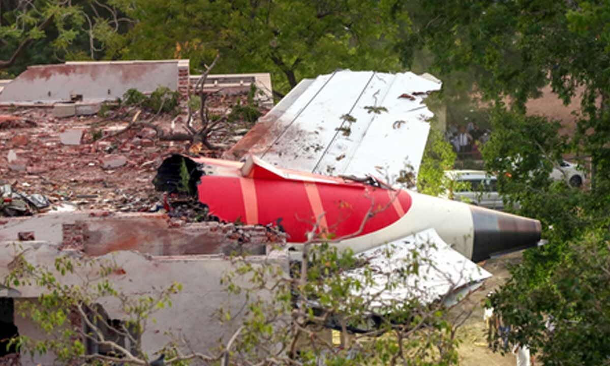 Pilots' unions say it's unfair to blame Air India crew for plane crash