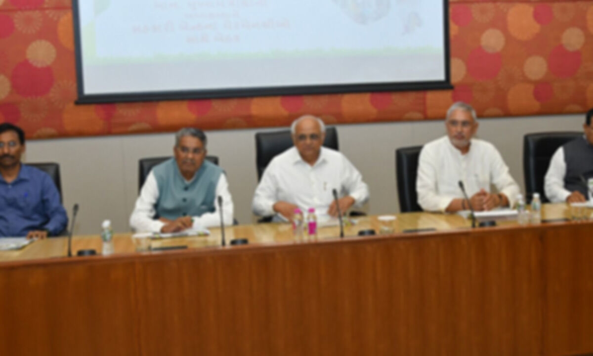 Gujarat Chief Minister reviews road and bridge repairs through CM dashboard video wall