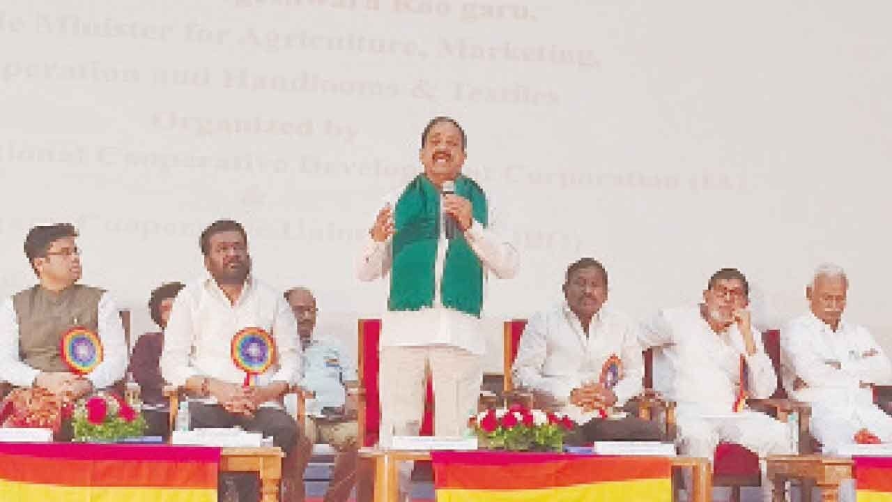 Minister urges banks to boost lending for farm sector