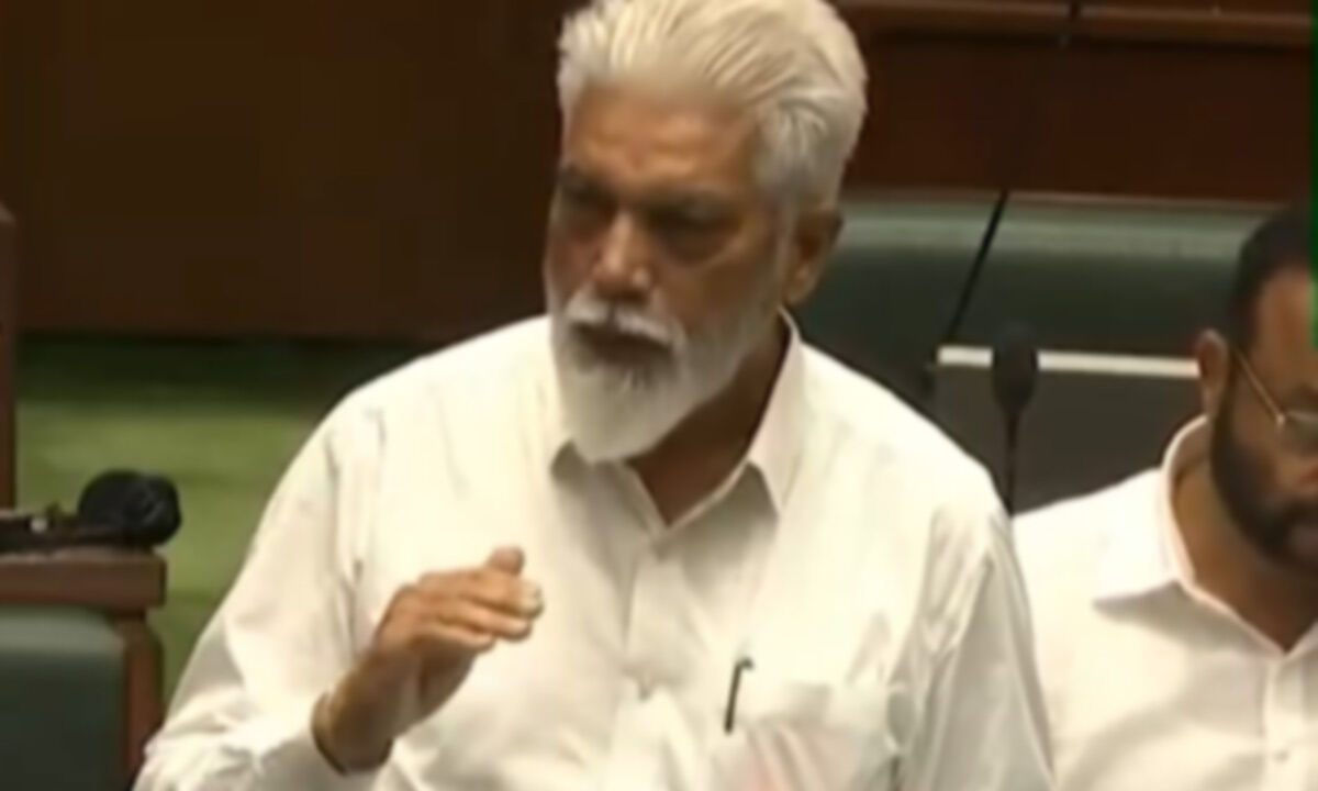 Unauthorised schools functioning, action being taken: Maha Minister in Assembly