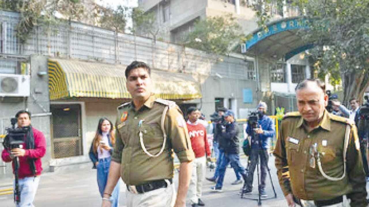 AAP slams BJP over bomb threats to schools