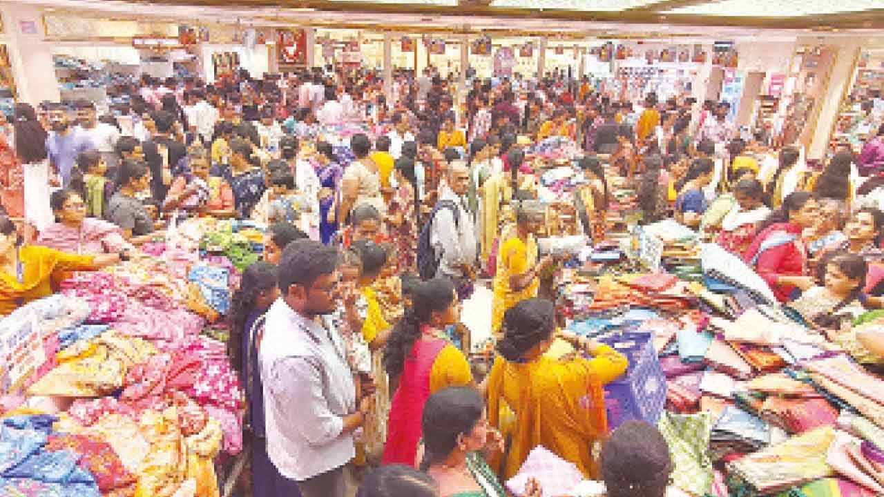 Mega discounts at South India Shopping Mall