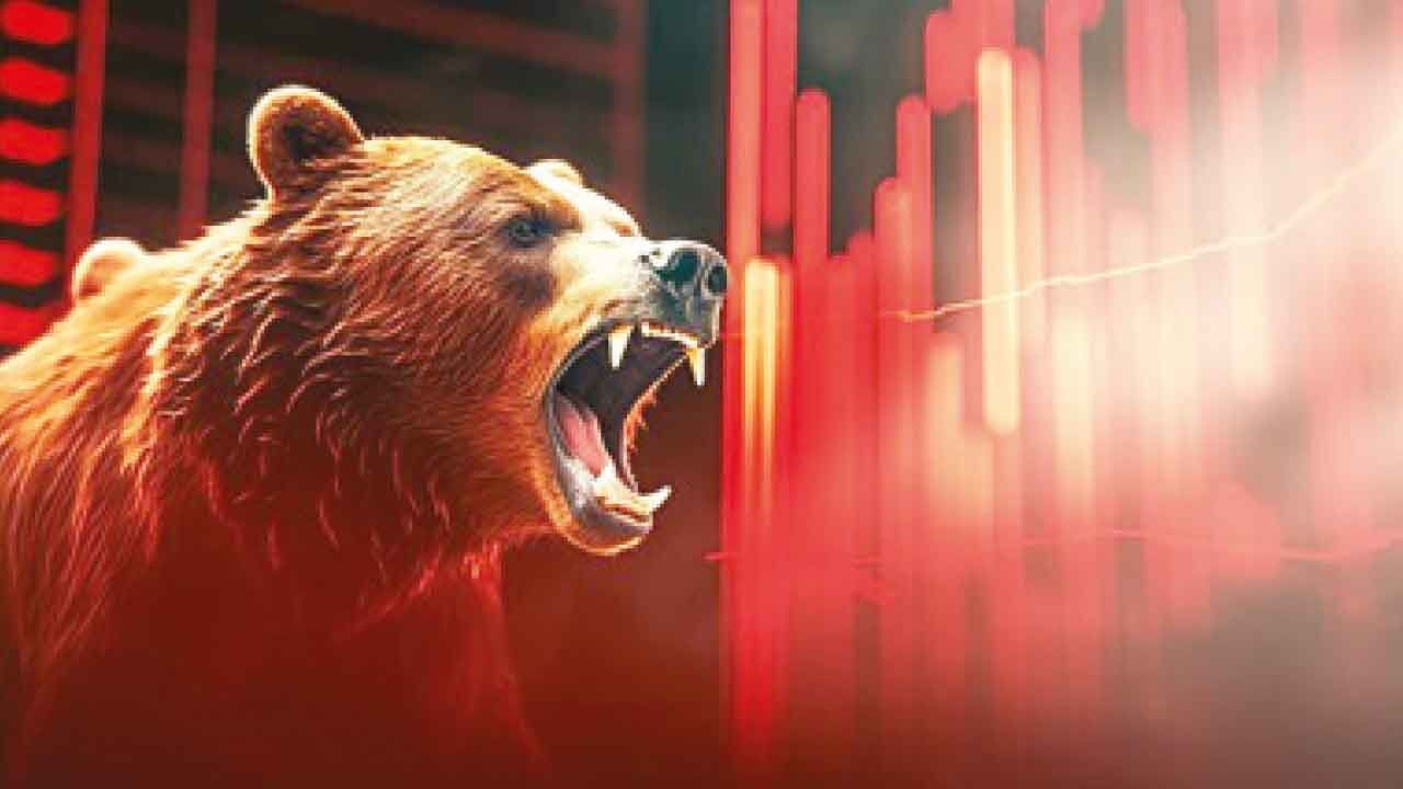 Benchmark indices slip into red amid selling in IT shares