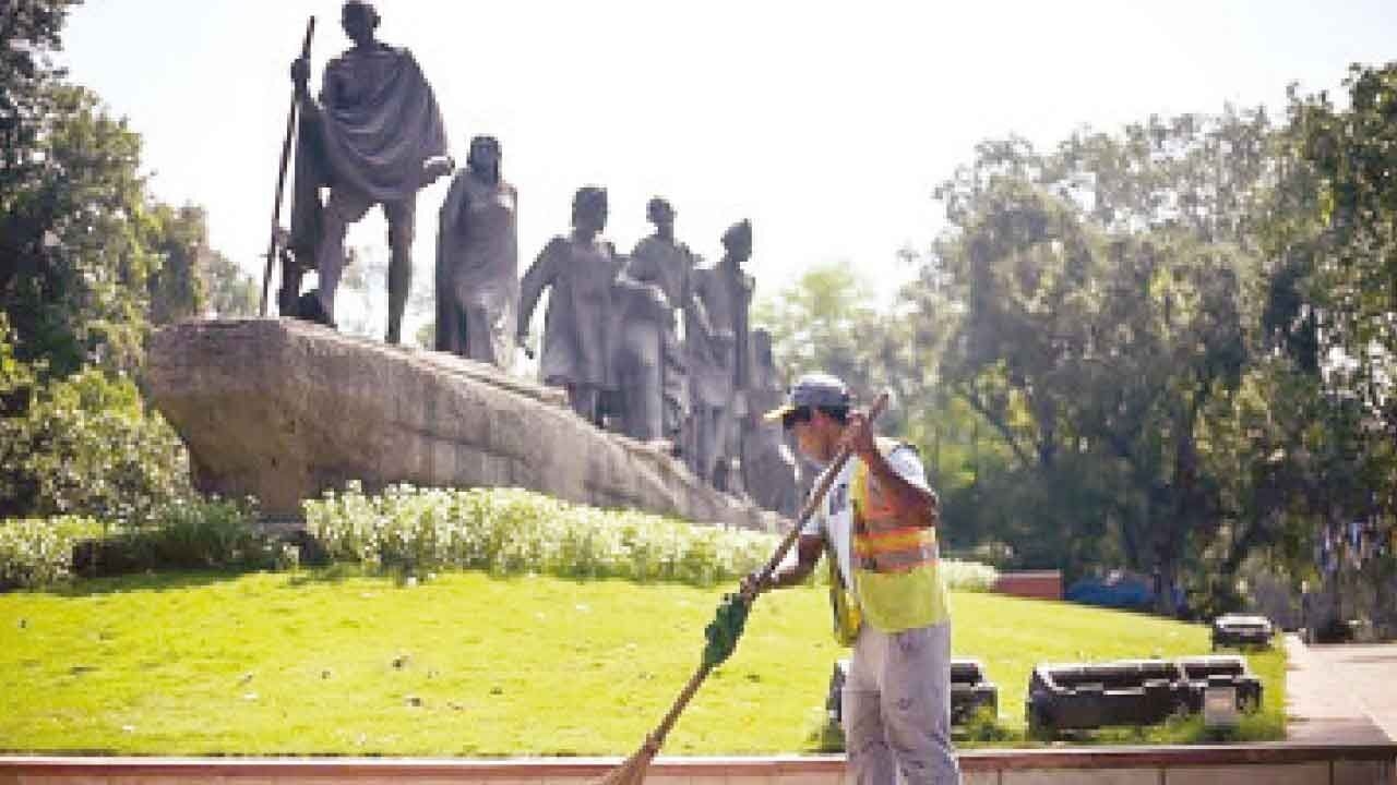 MCD jumps 59 places in Swachh Survekshan 2024-25
