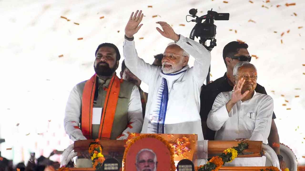 Modi blows poll bugle in Bihar