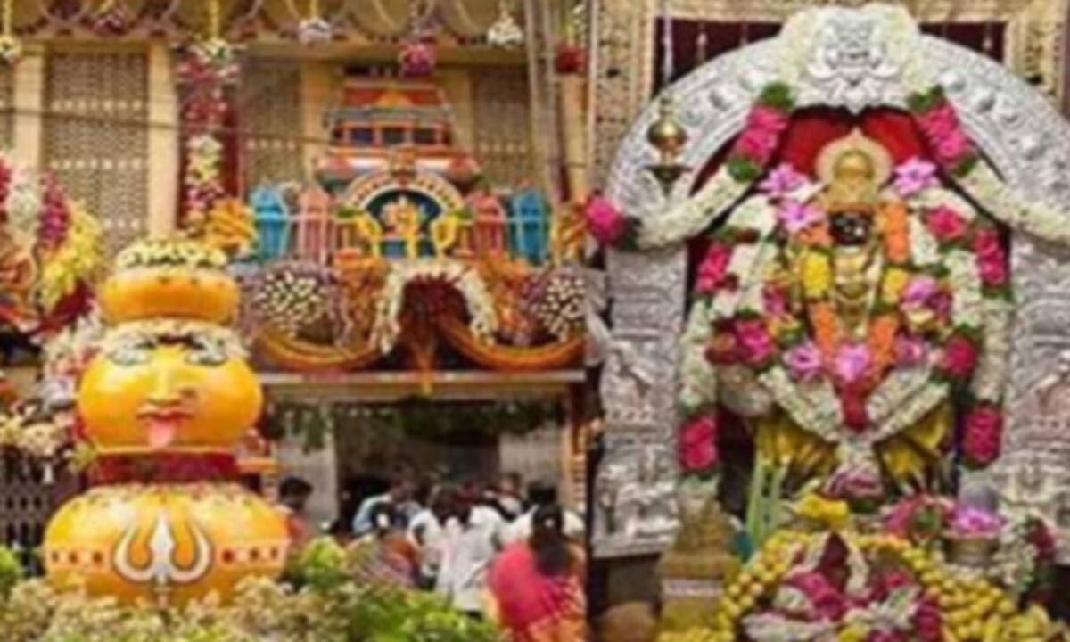Devotees flock to Lal Darwaja for Mahankali Bonalu Celebrations