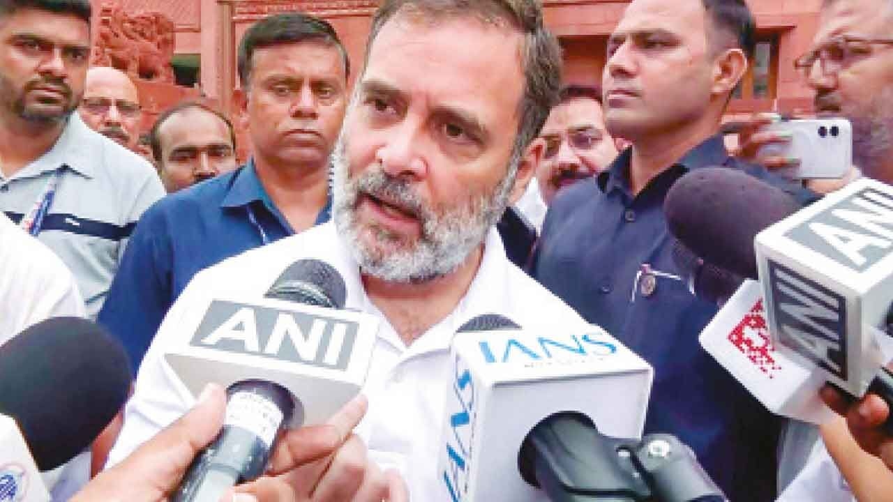 Rahul alleges voter list fraud, warns EC of Oppn action