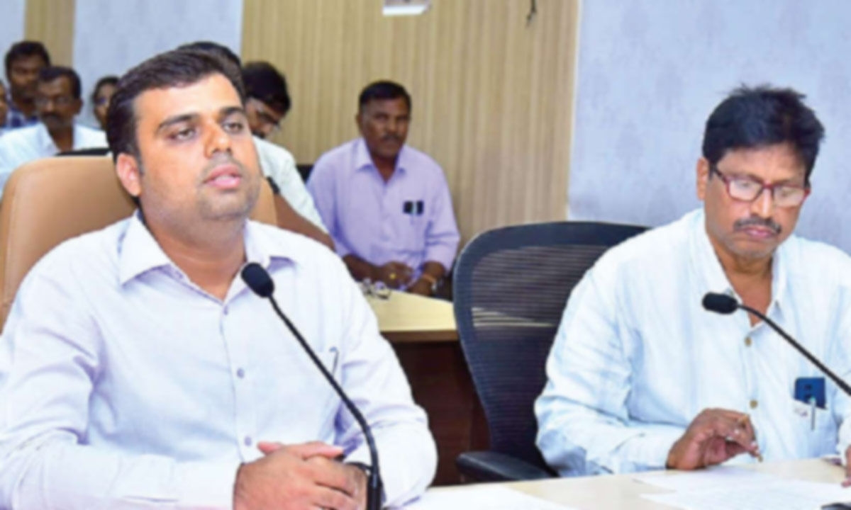Speed up identification of ‘Bangaru Kutumbalu', officials told