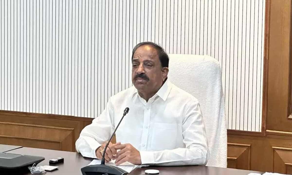 Minister Tummala reviews handloom schemes
