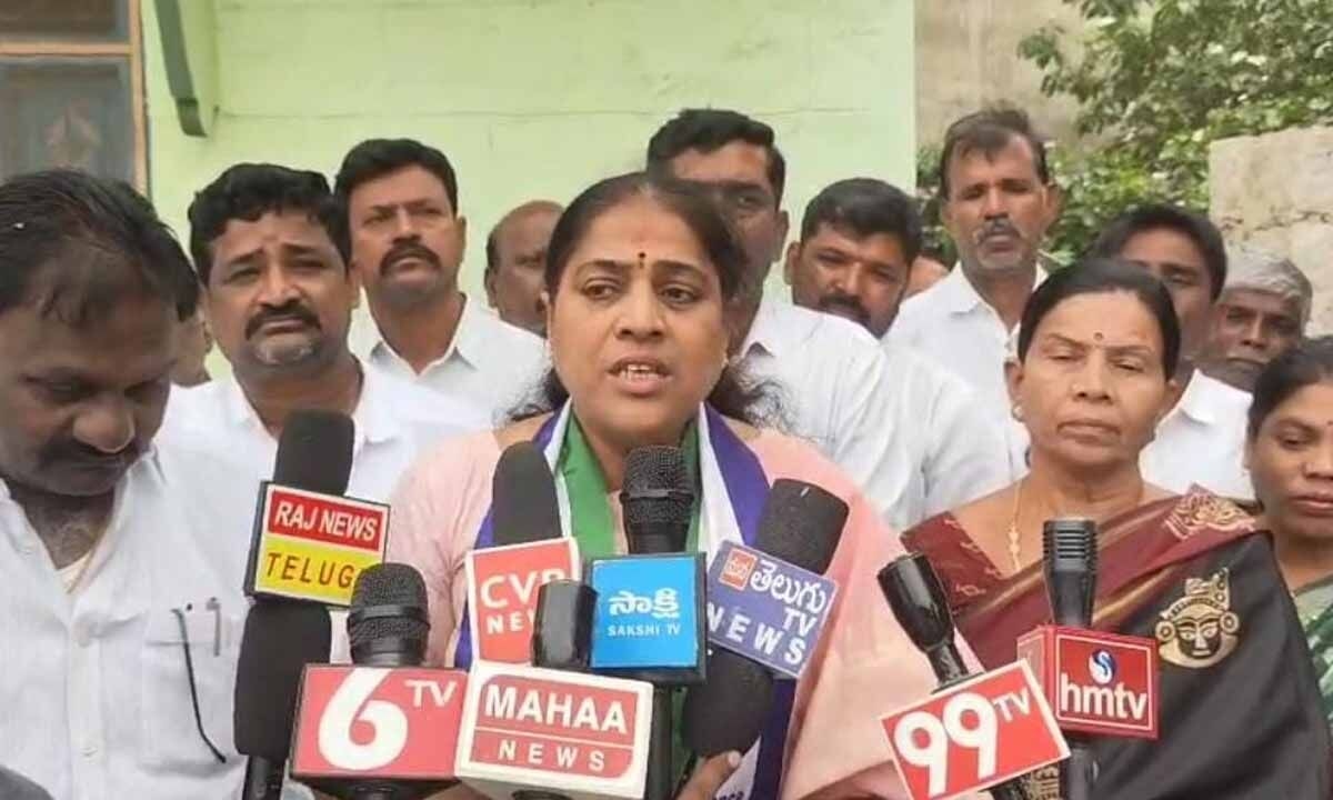 Former Pathikonda MLA Kangati Sridevi counters Minister's claims, highlights Jagan's welfare achievements
