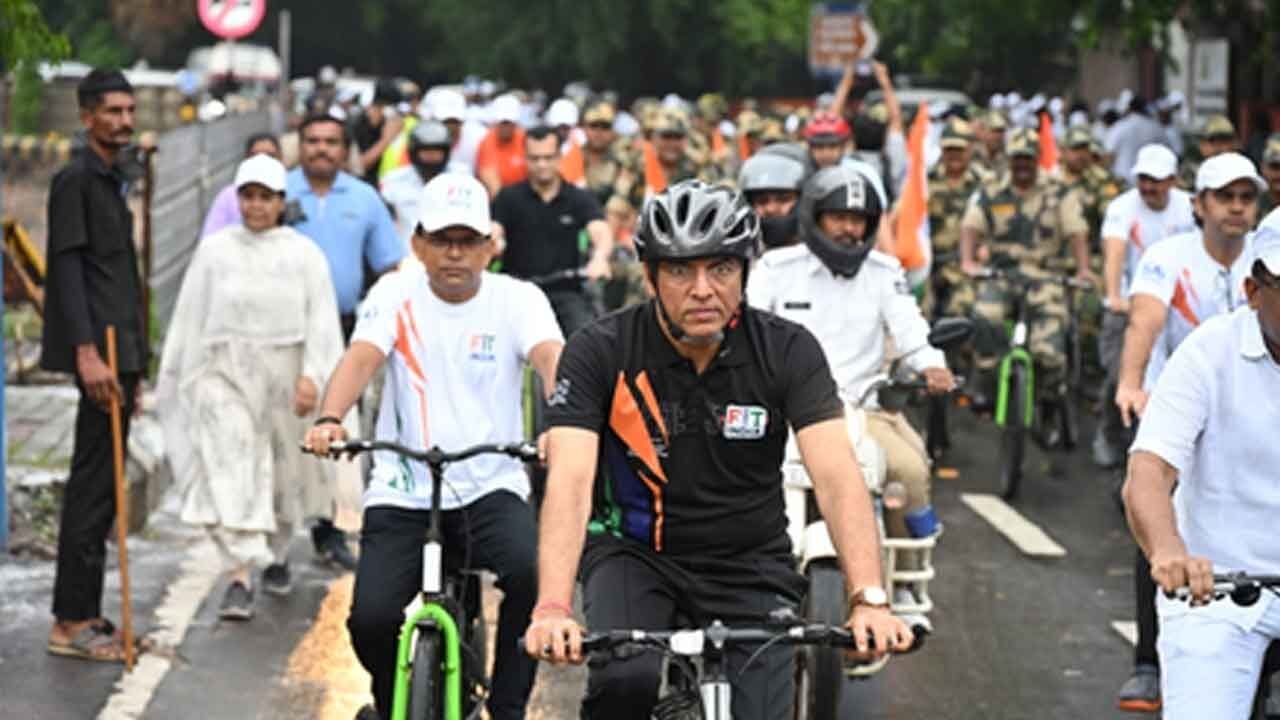 Sports Min Mandaviya leads ‘Sundays on Cycle' honouring Kargil heroes