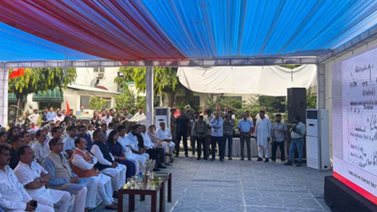 Delhi: JP Nadda joins veterans in Defence Colony for Mann Ki Baat