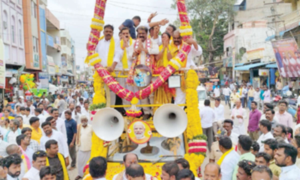 Lakshmidevi takes charge as chairperson of Guntakal Market Yard
