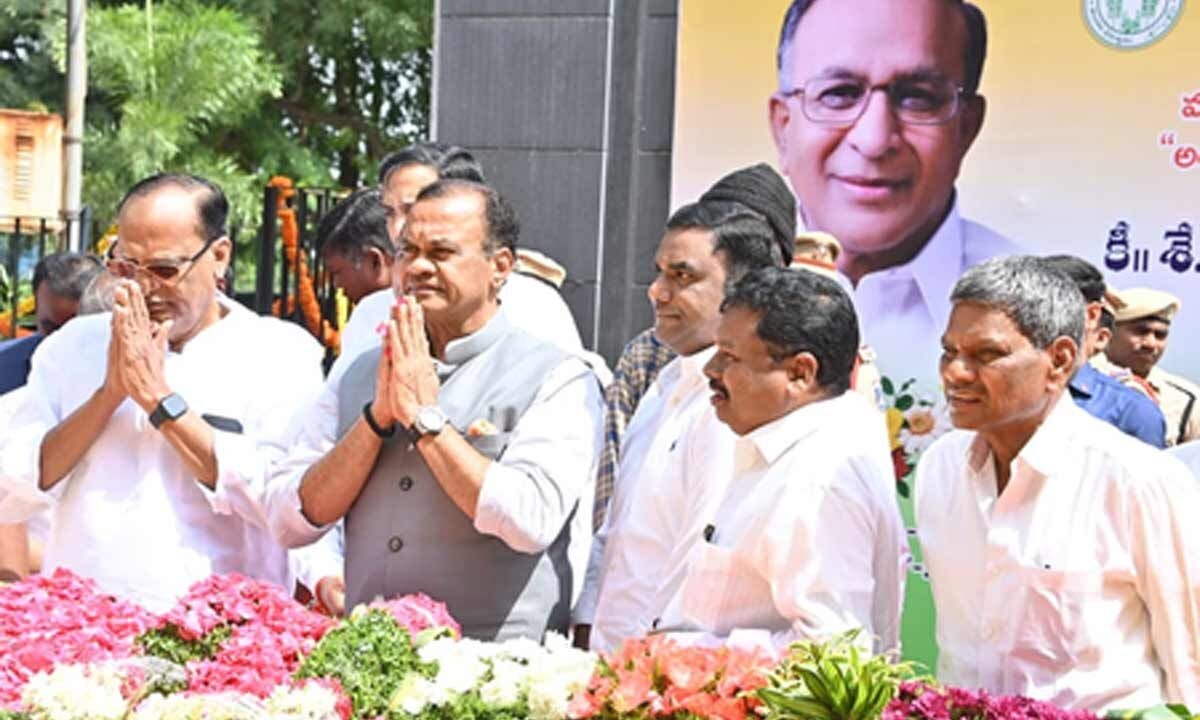 Telangana ministers pay tributes to Jaipal Reddy on death anniversary