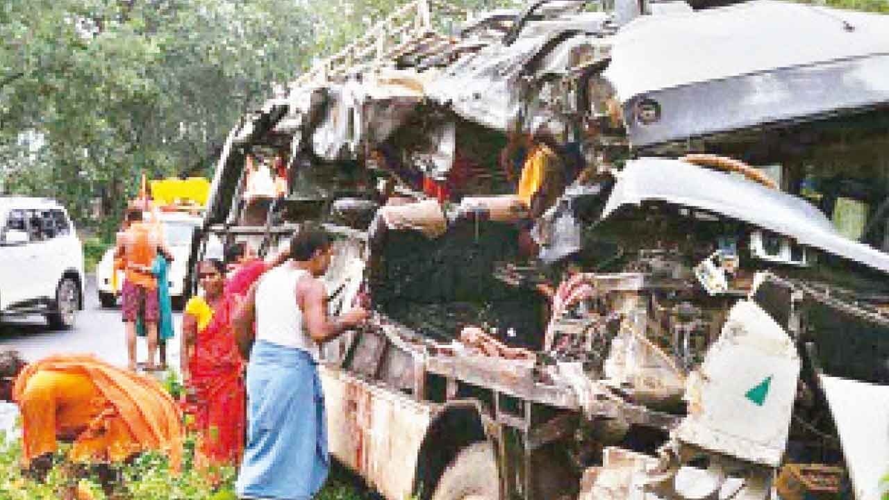 Six Kanwariyas killed, 24 injured in bus-truck collision