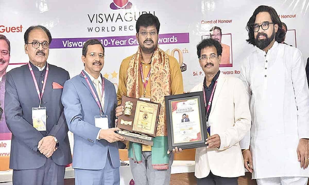 2 VSU faculty members receive awards