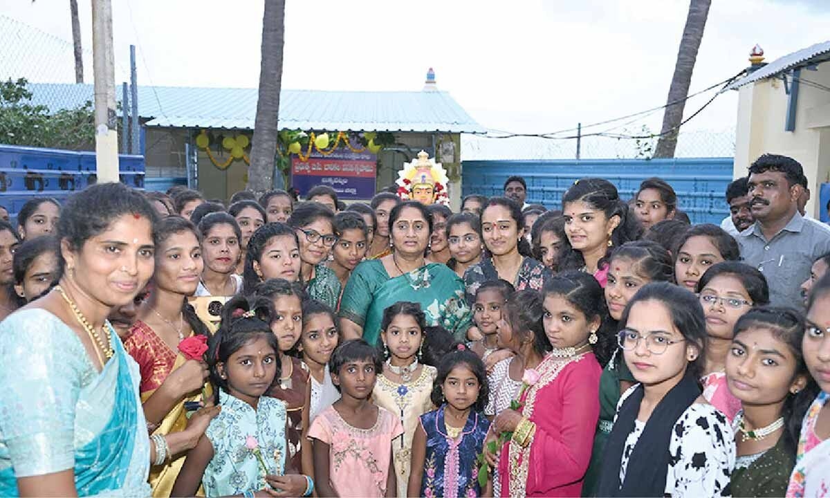 Savitha hails CM for prioritising education
