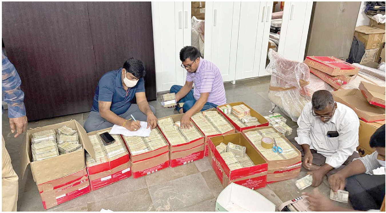 Rs 11 crore cash seized in guest house in Hyderabad