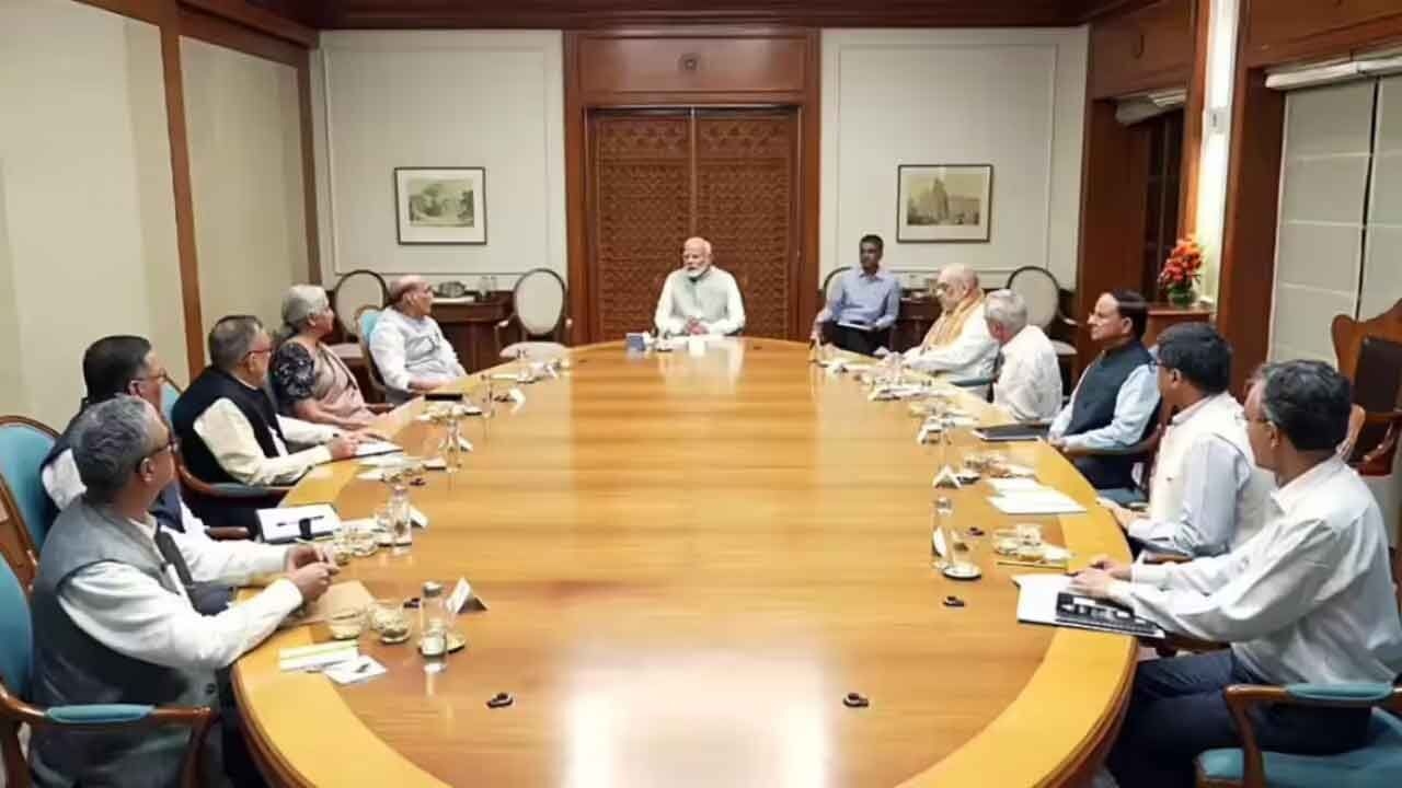 Cabinet okays Rs 2K cr grant to boost coop sector