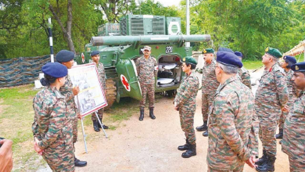 Army's top med services official visits Military Hosp in Sec'bad