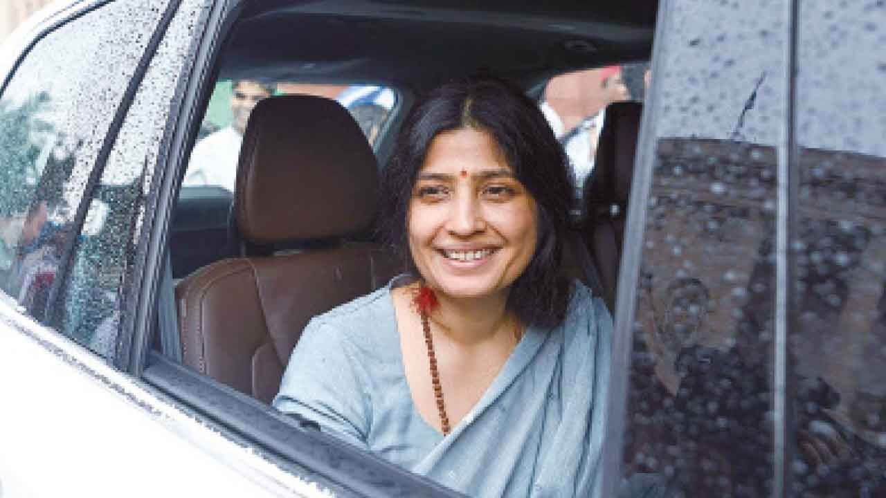 Dimple Yadav remark row : FIR filed against 3 SP workers, Muslim cleric